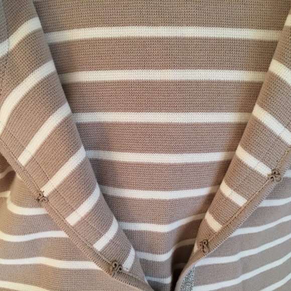 Chic Taupe and Cream Sweater Jacket with Metallic Trim - Picture 4 of 4